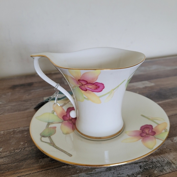 Floral Orchid Gold Trim  Porcelain Coffee Tea Cups with Saucers. Set of 4 - Picture 4 of 7